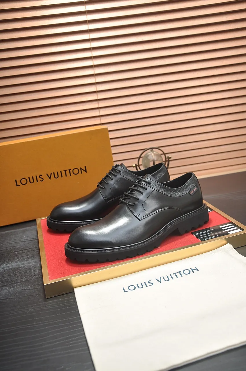 Men's men's shoes 💰560💶 [LV] (original single cowhide lining) 🍀LV's latest genuine leather business suit shoes are launched simultaneously on the official website. The first-layer cowhide imported from Italy is made of heavy gold, 💥1:1 rubber outsole from the official website. Versatile to wear, high-end without losing class, and the color combination is extraordinary. This four-season style is alluring when worn on your feet, showing off your big-name flair. Standard code 38-44 (45 customized)